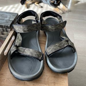 SOLD | TEVA Men’s Hurricane XLT